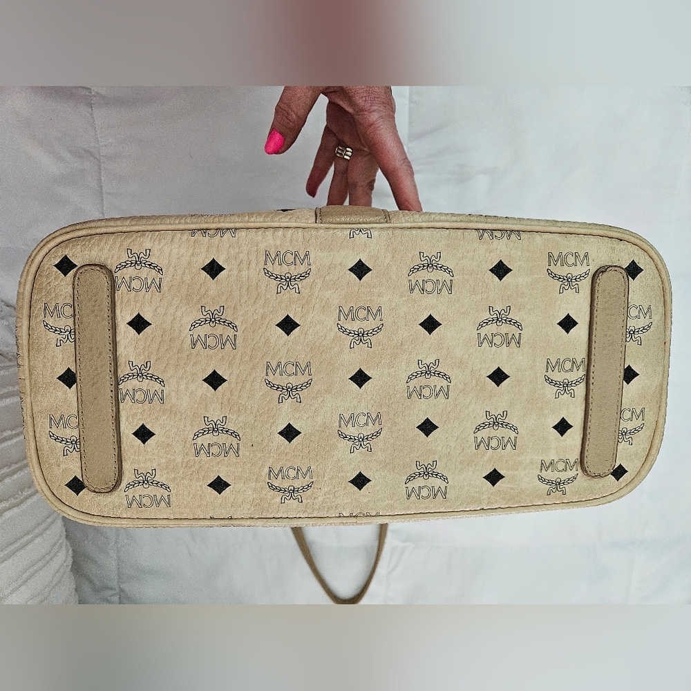 MCM Reversible Liz Shopper - Picture 8 of 11